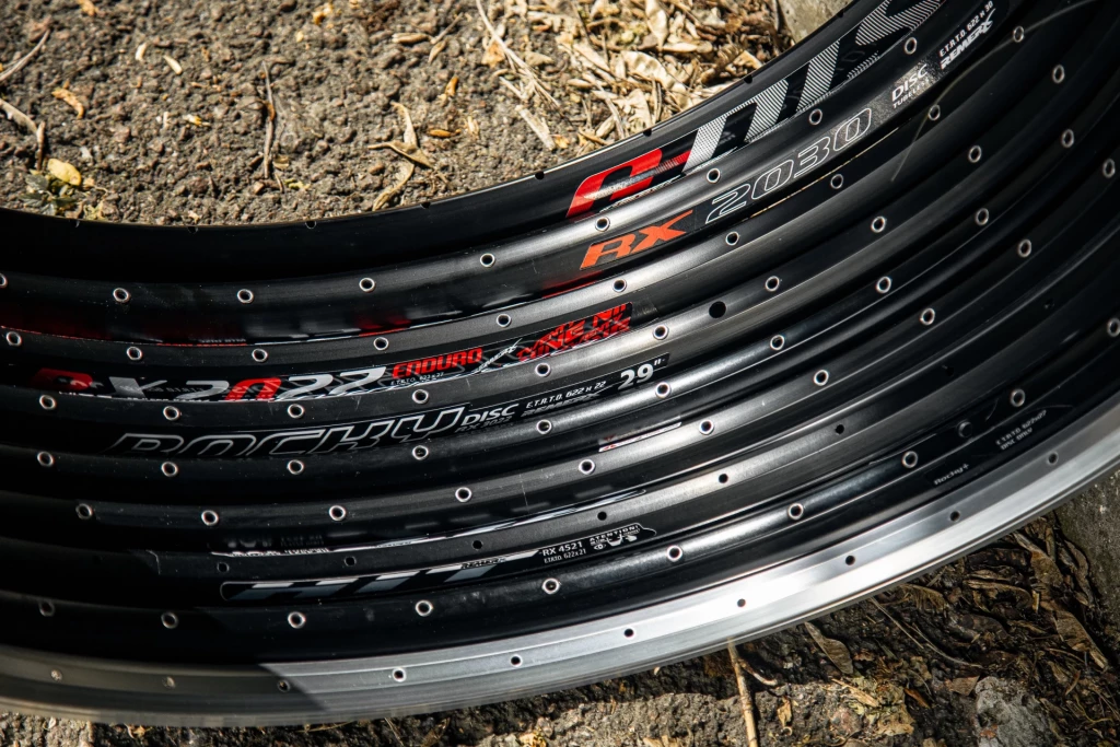 Обод Remerx ROCKY PLUS RX 3027, 29, 622x27, 32 отв, FV, пистонированный, черный анод., E-Bike, бескам, 62231102012101000001