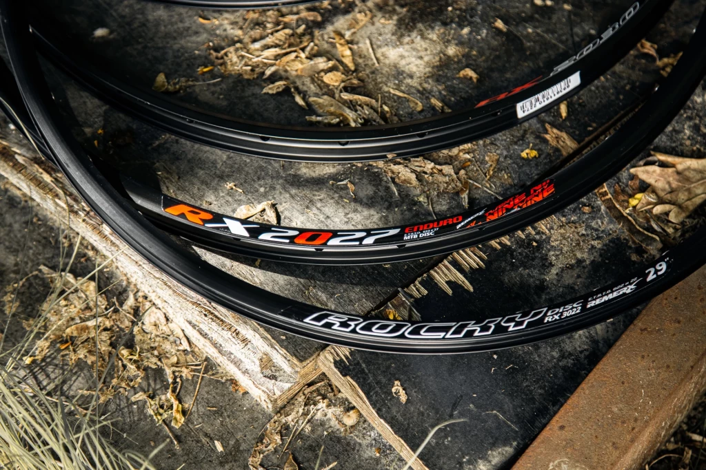 Обід Remerx ROCKY 22 RX 3022, 29'', 622x22, 32 отв., AV, пістонований, чорний анодований, E-Bike, 62230302012001000001